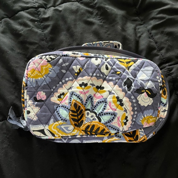 Blush and Brush Case - Charmont Meadow - Picture 1 of 4